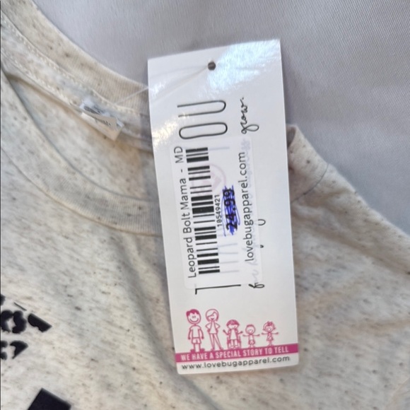 Mama w/ Lighting Bolt Graphic T-Shirt - Cream colored, Woman’s Medium, NWT - Picture 7 of 12